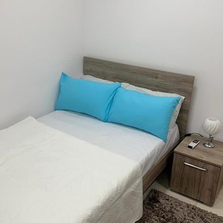 Your Elegant Home Away From Home Shared Apartment Only With Host Żebbuġ Buitenkant foto